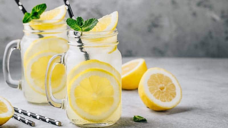 Pravá domácí limonáda – jak připravit tu ideální? Ingredience, poměry a tipy